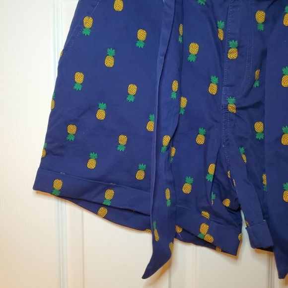 St John's Bay Shorts Blue Pineapple Design Size 10 NWT - Picture 4 of 7